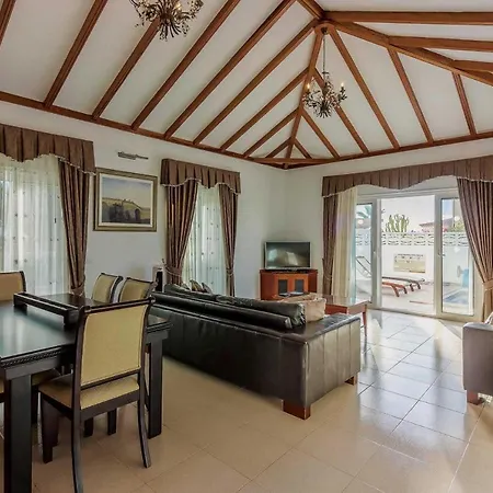 Villa Allegra Callao Salvaje